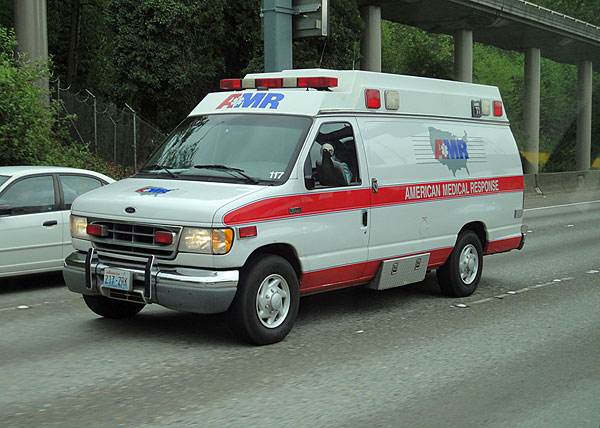 救護車生產廠家簡析車內的醫(yī)療配置有哪些？