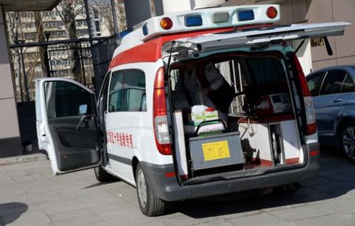 救護車生產廠家簡析車內的醫(yī)療配置有哪些？