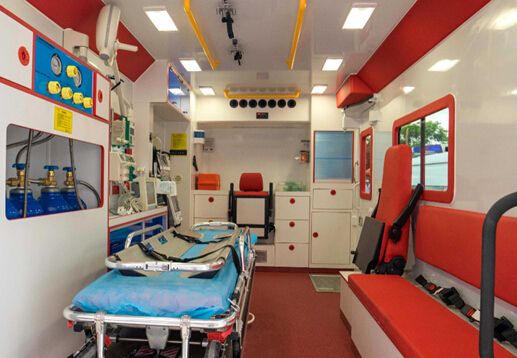 千里護(hù)送，轉(zhuǎn)運(yùn)救護(hù)車帶動(dòng)救護(hù)車廠家發(fā)展02