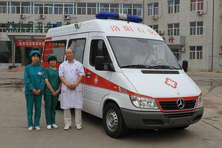 車禍期間，救護(hù)車及時(shí)出現(xiàn)能救人于危難